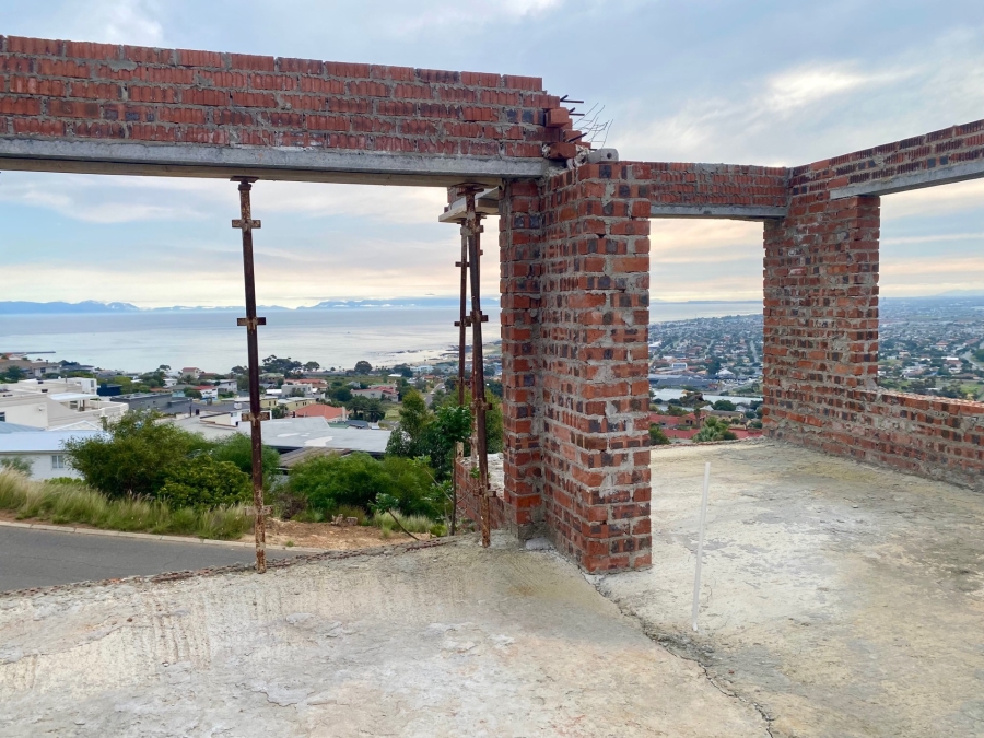 4 Bedroom Property for Sale in Gordon Heights Western Cape